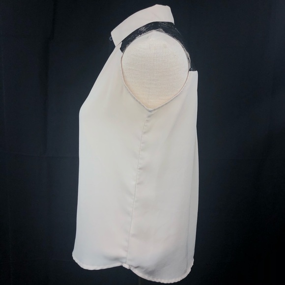Monteau Sleeveless Colorblock Button Down Blouse in Cream & Black Size Medium - Picture 2 of 4